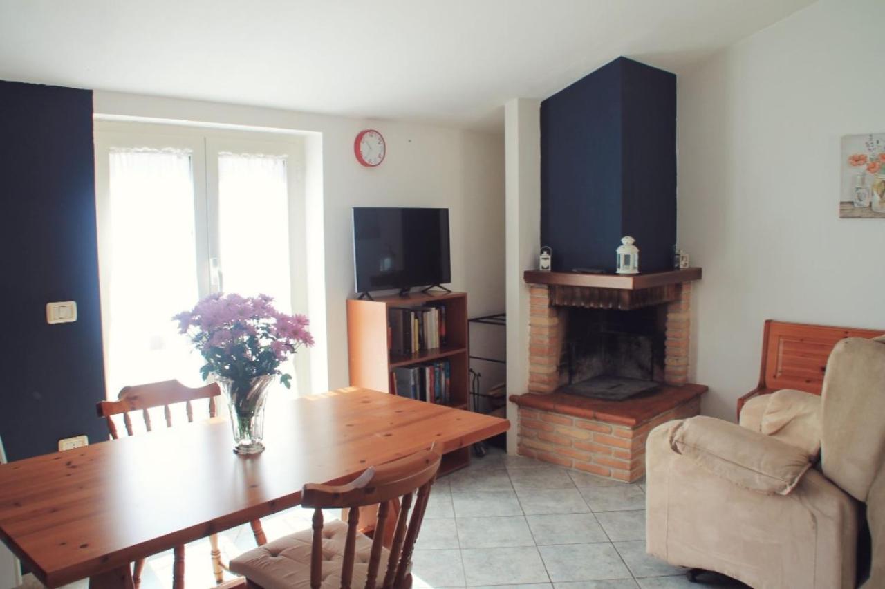 Apartamento Mansarda con camino Montefranco Exterior foto