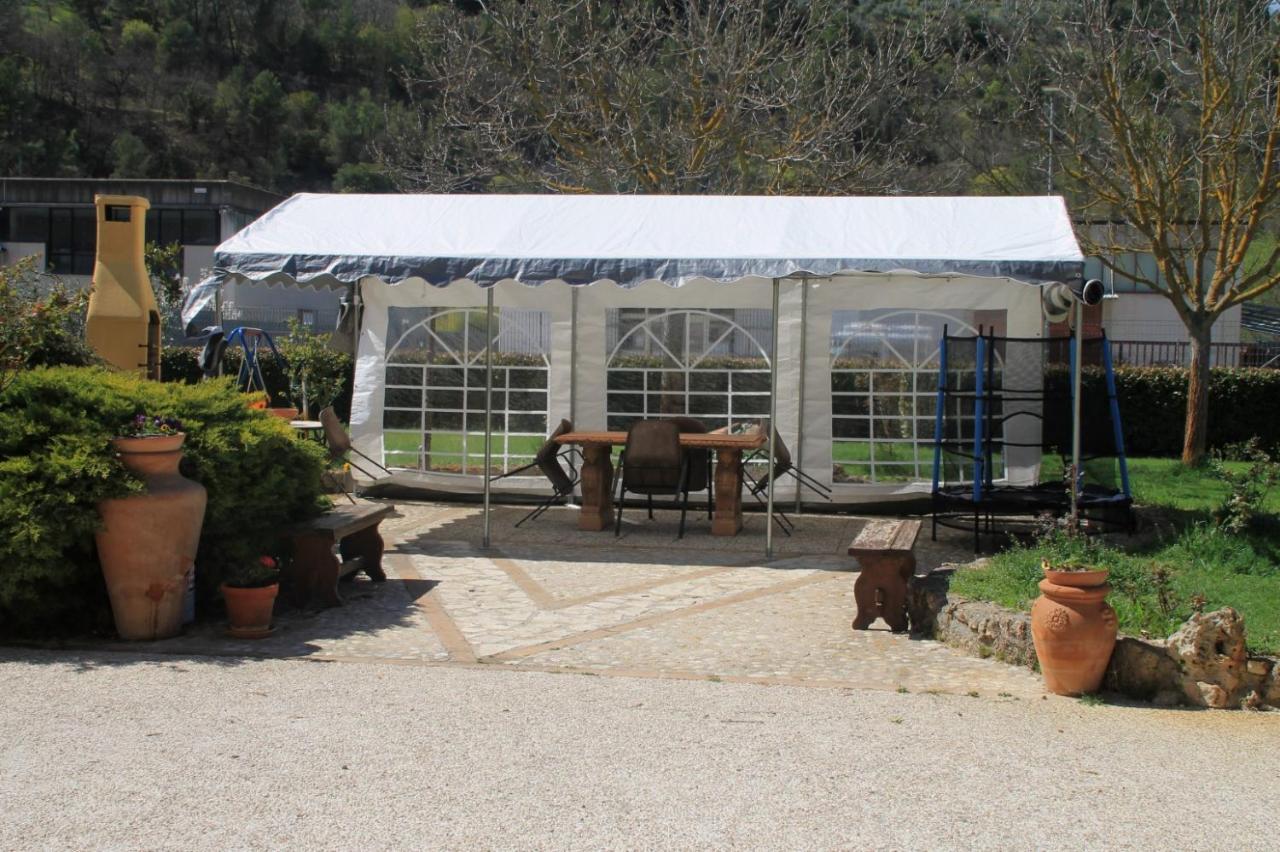 Apartamento Mansarda con camino Montefranco Exterior foto